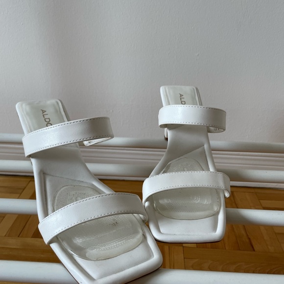 White strappy block heel sandals - Picture 5 of 6